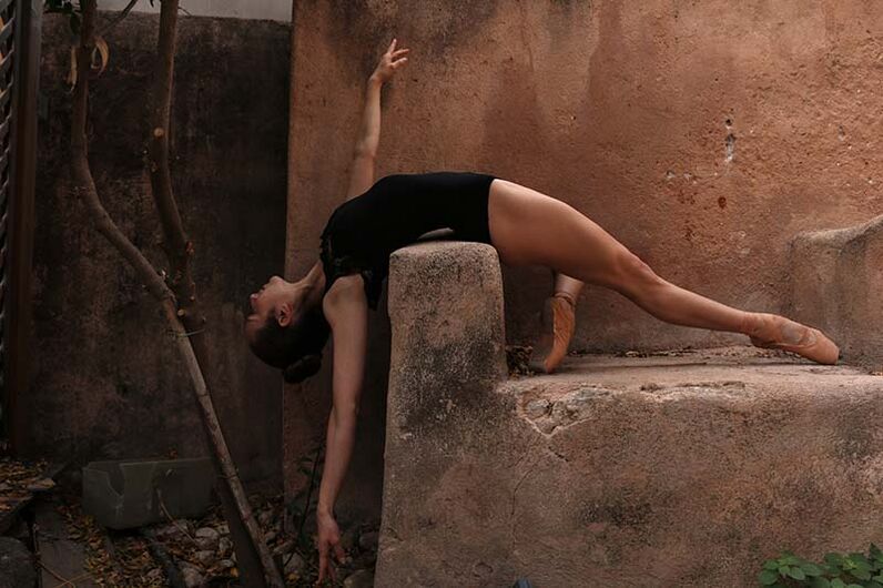 Les cours de yoga résolvent non seulement des problèmes physiques mais aussi psychologiques.