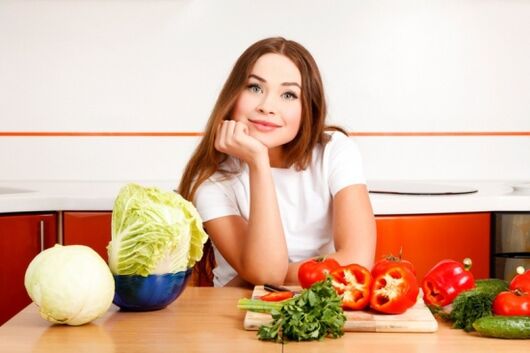 Filles à une table avec des légumes